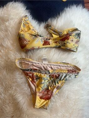 Chelsea & Violet yellow/floral bikini